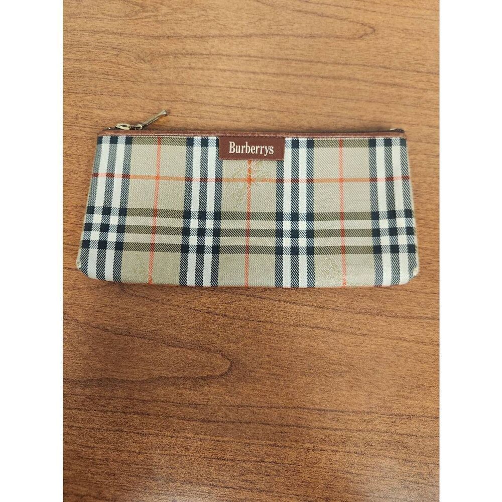 Burberrys VINTAGE Haymarket Check coin pouch. Slight ware on corners see picture